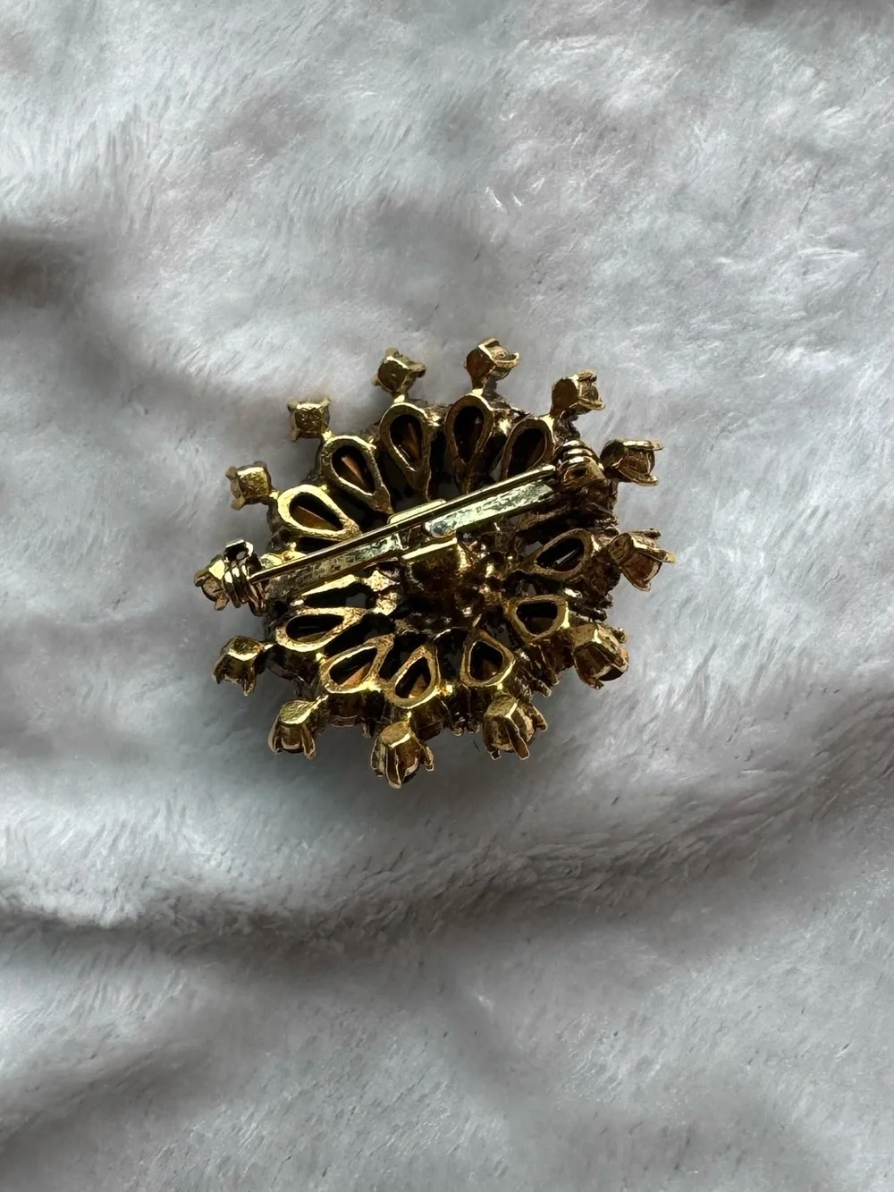 Green gem brooche
